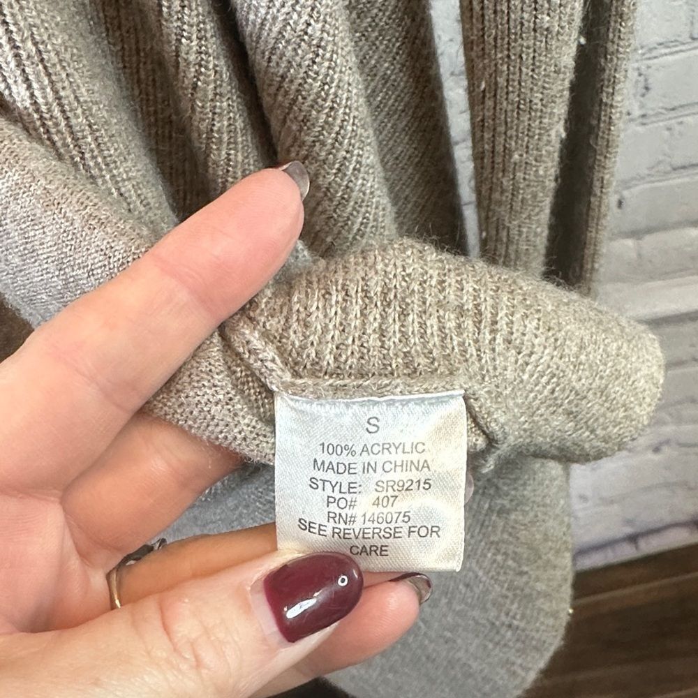 Elegant Beige Women's Cardigan - Picture 2 of 5